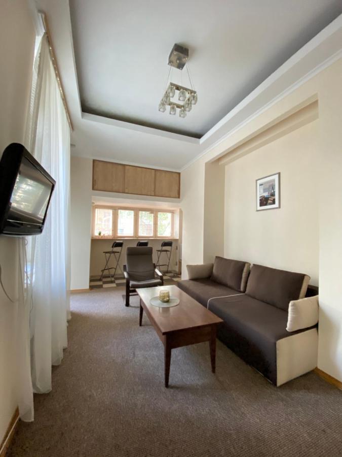 Family Apartment Lviv Exterior photo